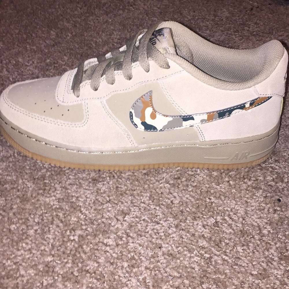 6.5 Men’s Women’s 8 Nike Air Force Suede and Camo